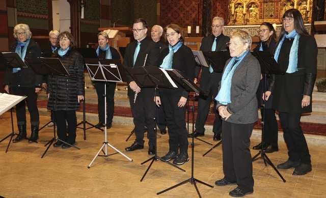 Der Gospelchor Blue Note beeindruckte ...klangstark mit wunderbarem Repertoire.  | Foto: Martha Weishaar