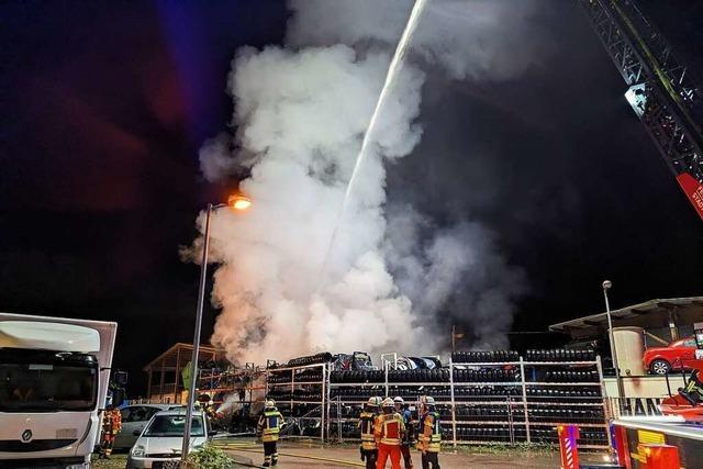 Brand in der Kreuzmatt in Wehr – 100 Feuerwehrleute im Einsatz