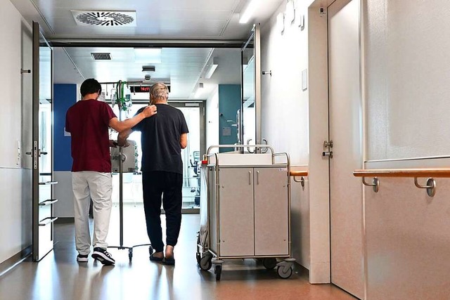 Standort- oder Abteilungsschlieungen ...tigten von Kliniken, schreibt der DGB.  | Foto: Bernd Weibrod (dpa)