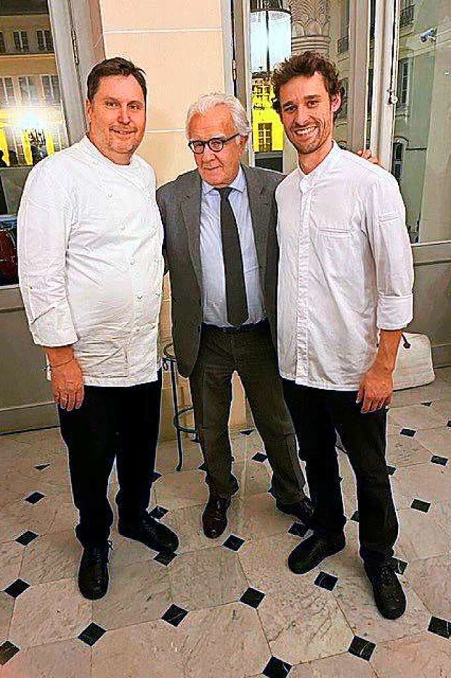 Die franzsische Kochlegende Alain Duc...er in der Deutschen Botschaft in Paris  | Foto: privat