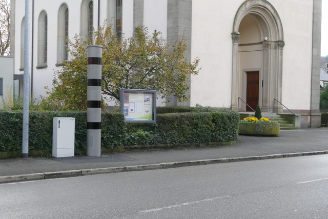 An der Kirche blitzt es: Auf der Walds...d Sckingen viele Temposnder erfasst.  | Foto: Lara Wehler