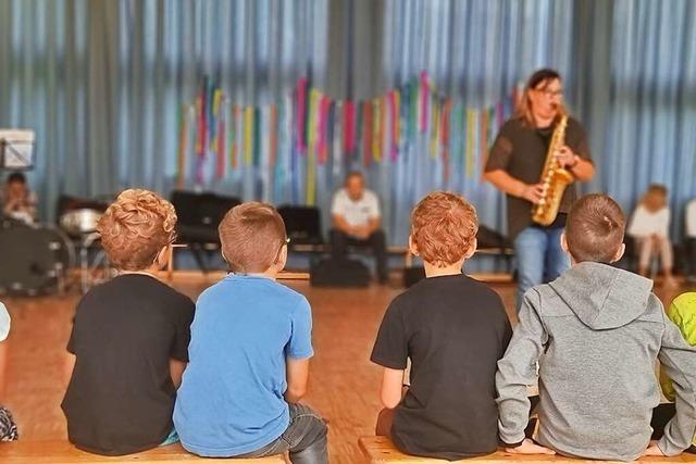 Schon mit zwei Tnen ein Teil der Gruppe: Wie Blserklassen Kinder fr Musik begeistern