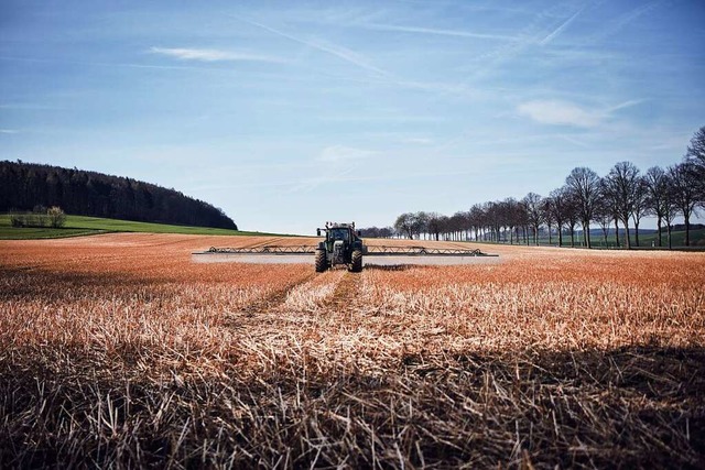 Das Pestizid Glyphosat dient zur Unkrautbekmpfung in der Landwirtschaft.  | Foto: Steven Ldtke