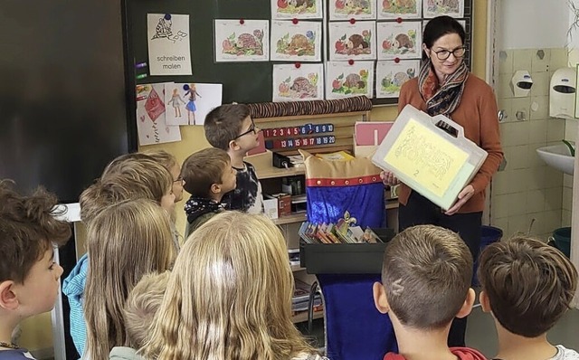 Bibliotheksleiterin Claudia Seifert b...ie Kinder, aber auch fr deren Eltern.  | Foto: Schule Rimsingen