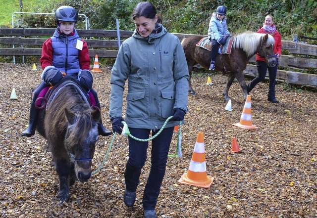 Happy auf dem Pony: Kinder der Stohrenschule beim Hippolini-Projekt  | Foto: Gabriele Hennicke