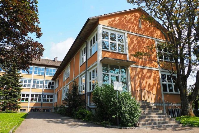 Die Weiler Karl-Tschamber-Schule bent...r das Obergeschoss eine Fluchttreppe.  | Foto: Herbert Frey