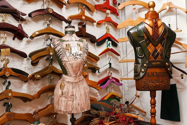 Kleiderbgel in vielen Variationen und...im Basler Kleiderbgelmuseum zu sehen.  | Foto: Katharina Kubon