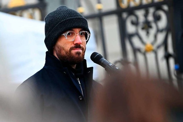 Der Pianist Igor Levit spricht bei der... gegen den zunehmenden Antisemitismus. | Foto: Britta Pedersen (dpa) Der Pianist Igor Levit spricht bei der... gegen den zunehmenden Antisemitismus. | Foto: Britta Pedersen (dpa)