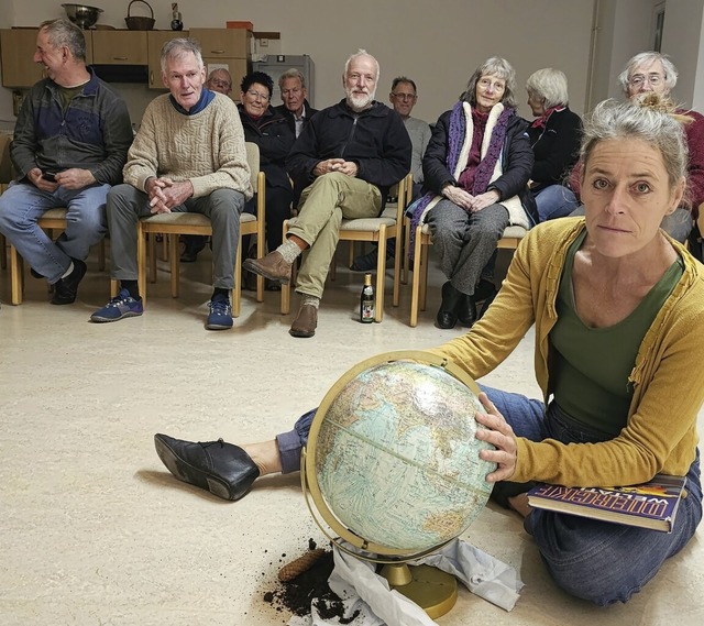 Klimaaktivistin Margrita Wahrer bei ih...e-Energien-Vereins im Kulturhaus Ried.  | Foto: Gerald Nill