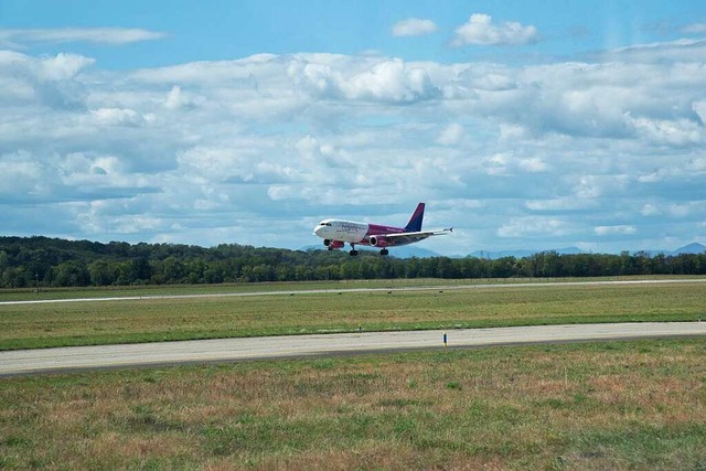 Der Euroairport Basel-Mulhouse wird se...ptflugpiste im Frhling 2026 sanieren.  | Foto: Jonas Hirt