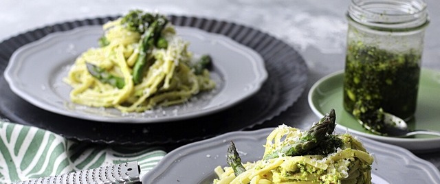 Mit dem Benefiz-Spaghetti-Essen werden Spenden gesammelt.  | Foto: Mareike Pucka (dpa)