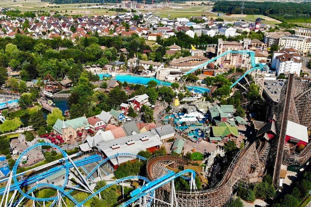 Viele Menschen besuchen den Europa-Park. Das sorgt auch fr viel Verkehr.  | Foto: Europa-Park