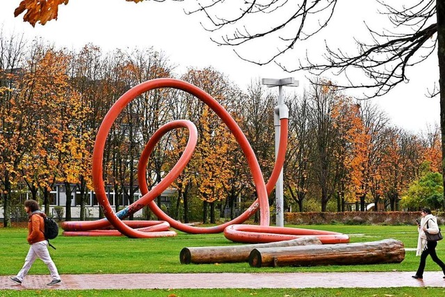 Die Sitzgelegenheiten auf Baumstmmen sieht der Brgerverein kritisch.  | Foto: Thomas Kunz