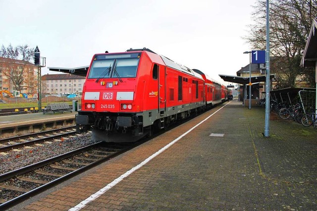 In Zuge der Elektrifizierung der Hochr...of Rheinfelden barrierefrei ausgebaut.  | Foto: Rolf Reimann