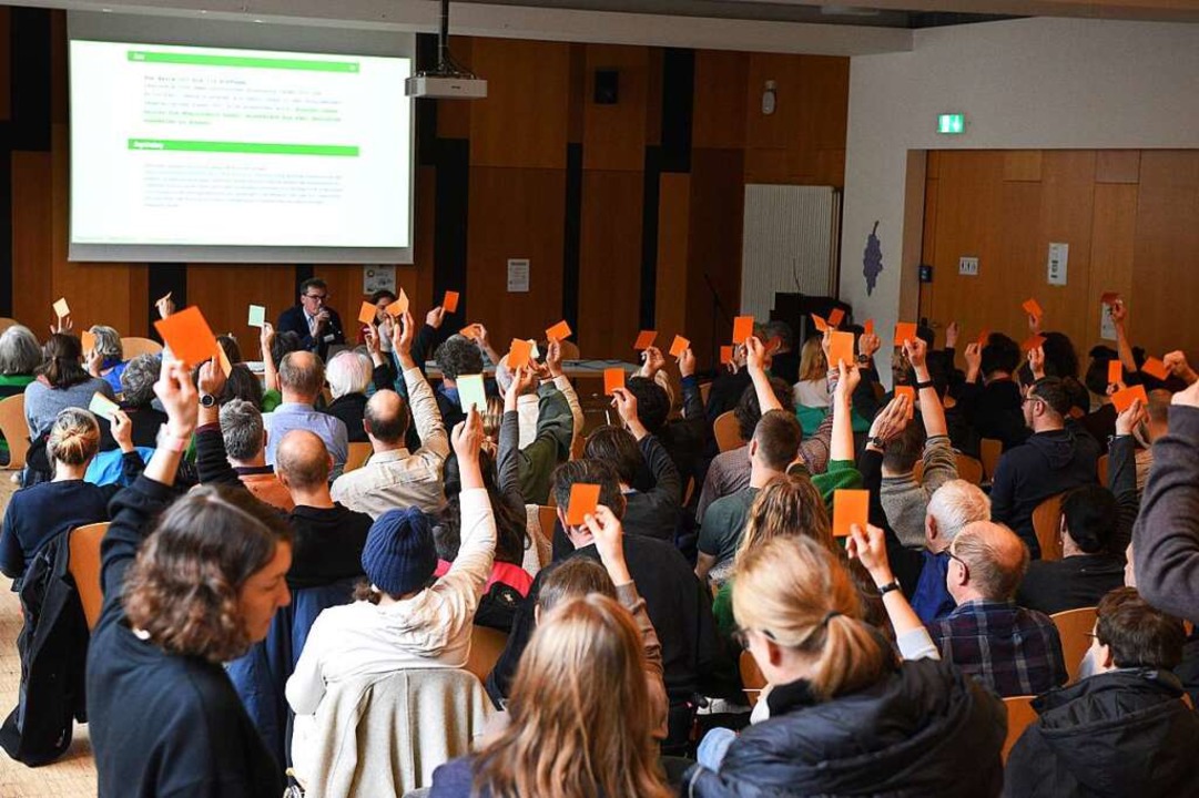 Enge Abstimmungen gab es bei der Verab...ramms der Grnen fr die Kommunalwahl.  | Foto: Rita Eggstein
