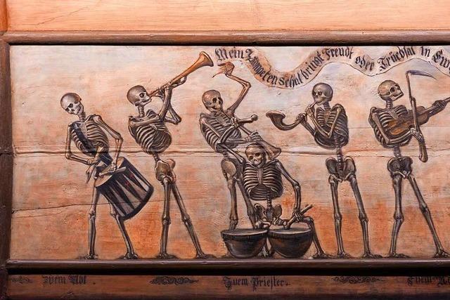 300 Jahre Bleibacher Totentanz: Skelett-Band rockt die Kapelle