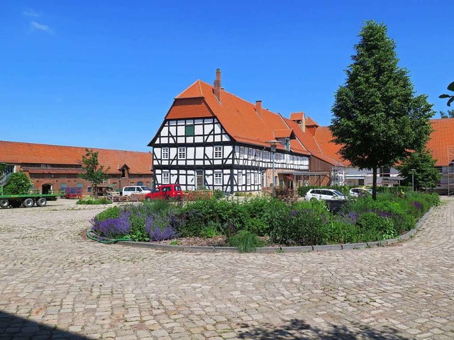 Fachwerk und blhender Salbei: Bauernhofidylle im hessischen Frankenhausen  | Foto: Frederik Jtten 