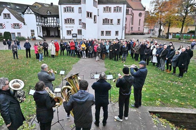 Eine Abordnung der Stadtmusik spielte ...ages auf dem Platz beim Lenz-Huschen.  | Foto: Markus Zimmermann