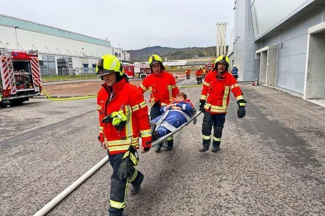 Groe Feuerwehrbung bei Btzinger Firma macht Herausforderungen deutlich