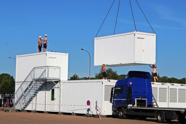 Aufbau einer Flchtlingsunterkunft des... mit Containerdrfern fr Geflchtete.  | Foto: Landratsamt Emmendingen  Ulrich Spitzmller