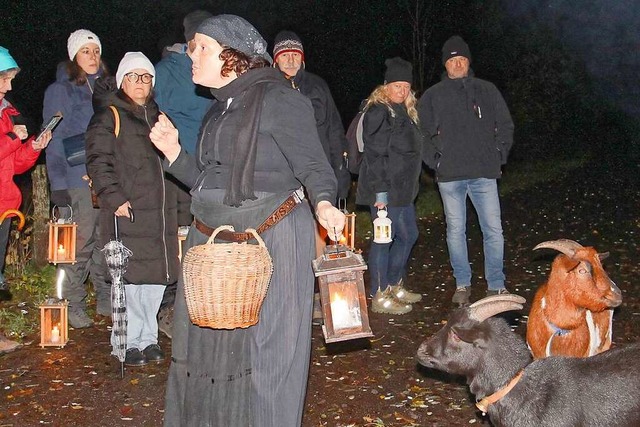 &#8222;Lichtsagerin&#8220; Monika Schm...ne Touren rund um Aberglaube und Tod.  | Foto: Ruth Seitz