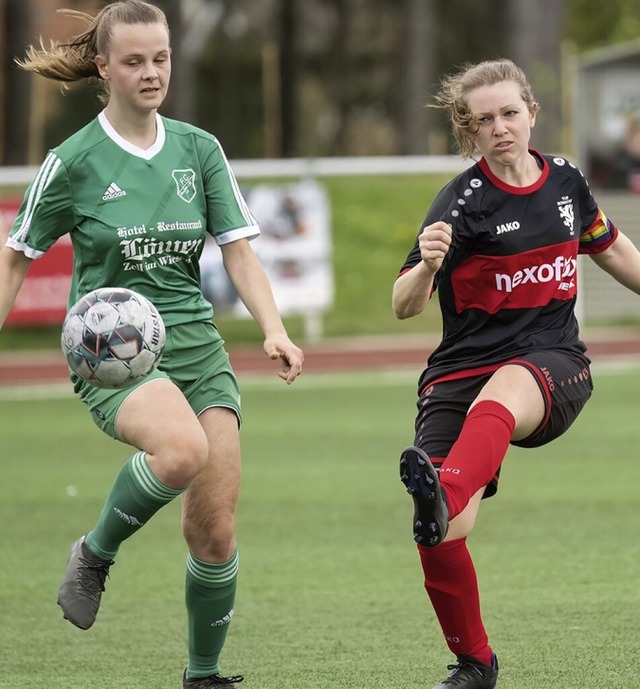 Madita Maa (rechts, im Spiel gegen di...rf ein 2:2 gegen den SV Litzelstetten.  | Foto: Wolfgang Scheu