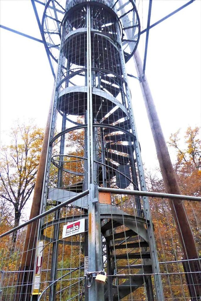 Der Eichbergturm ist sei vier Monaten ...ch nichts, sagt die Stadt Emmendingen.  | Foto: Sylvia Jahn