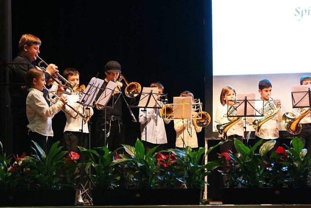 Das Blechblser-Ensemble der Musikschu...zeigt zum Festakt, was es gelernt hat.  | Foto: Alexandra Gnzschel