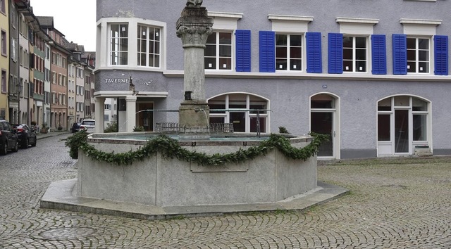 Der Brunnen auf dem Marktplatz in Laufenburg/Schweiz bleibt, wo er ist.  | Foto: Peter Schtz