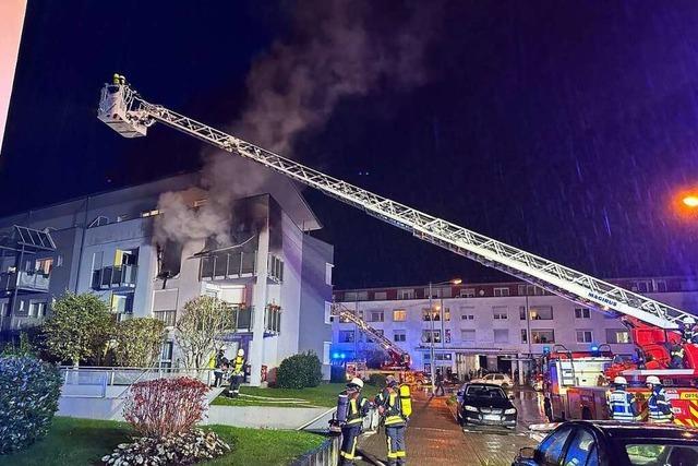 Brand in Offenburger Senioren-Wohnanlage: Zwei Menschen über Drehleiter gerettet