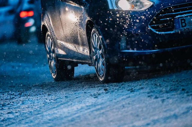 Fr ein Winterwunderland wird der Schn... aber fr glatte Straen (Archivfoto).  | Foto: Zacharie Scheurer (dpa)