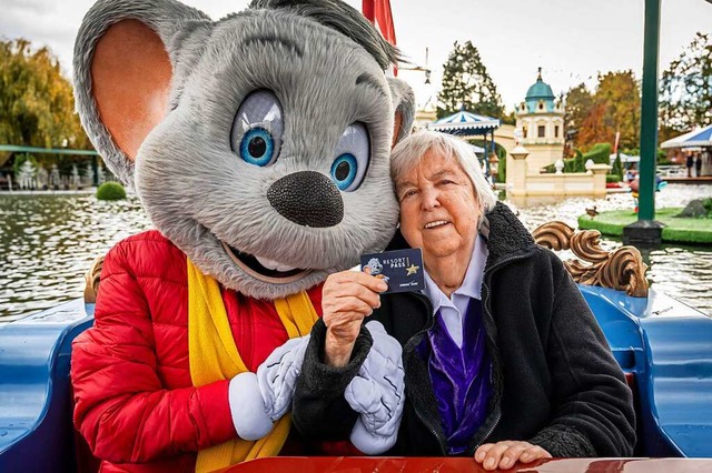 Eva Kierig ist auch in hohem Alter gerne zu Gast im Europa-Park.  | Foto: BERNHARD REIN (Europa-Park)