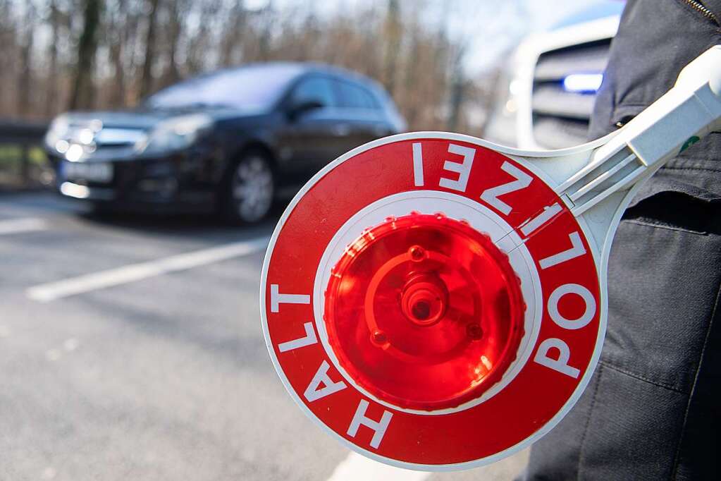 Autofahrer Entzieht Sich Verkehrskontrolle Bei Staufen Und Flieht Vor ...