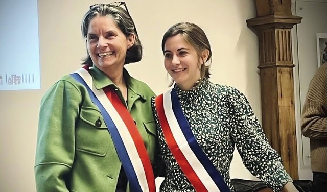 Pauline Martin (links) hat ihr Amt als...re Nachfolgerin Aurore Caro bergeben.  | Foto: Pauline Martin 
