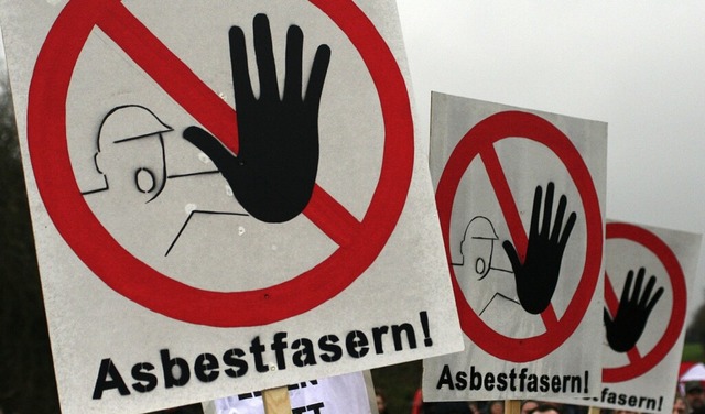 Asbestfasern gefhrden die Gesundheit.   | Foto: Daniel Bockwoldt (dpa)