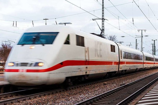 Ein ICE auf der Rheintalstrecke bei Mllheim.  | Foto: Alexander Huber