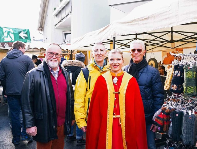 Nadine Schnberger als &#8222;Katharina&#8220; mit ihren Eltern auf dem Markt.  | Foto: Gemeinde Seelbach