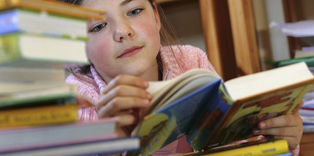 Wenn Kinder Freude beim Lesen entwicke...Lesepatin Barbara Schtt (Symbolbild).  | Foto: Jens Bttner