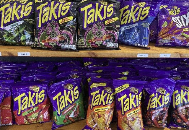 Die Takis-Chips gibt es in vielen verschiedenen Geschmacksrichtungen.  | Foto: Fabian Sickenberger