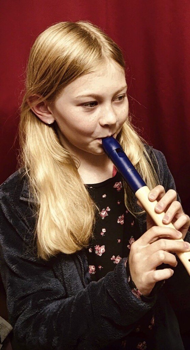 Emma Hbner spielt gerne Flte.  | Foto: privat