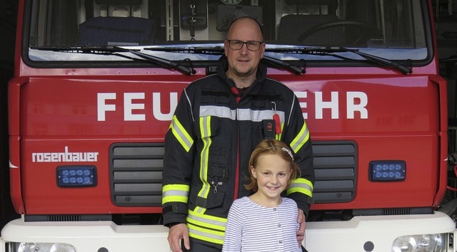Michael Dees ist Feuerwehrmann. Er bri...er Jana Dees hat ber ihn geschrieben.  | Foto: Karina Dees