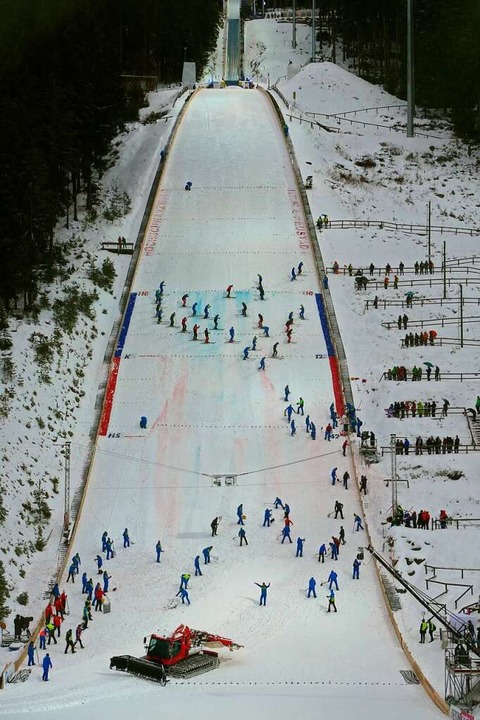 Das Skispringen 2024 in Titisee-Neusta...hert. Wie es weitergeht, ist ungewiss.  | Foto: Tanja Bury 
