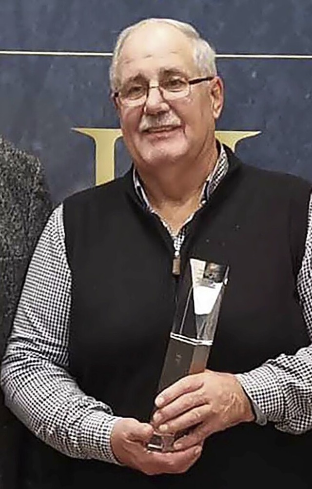 Martin Knosp mit der Auszeichnung  | Foto: Deutscher Ringerverband