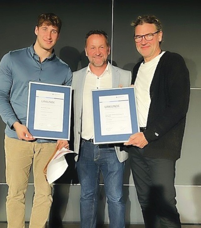 Wenn der Vater mit dem Sohne: Joachim ...lian. Rechts: Ausbilder Ulrich Daiker.  | Foto: Handwerkskammer