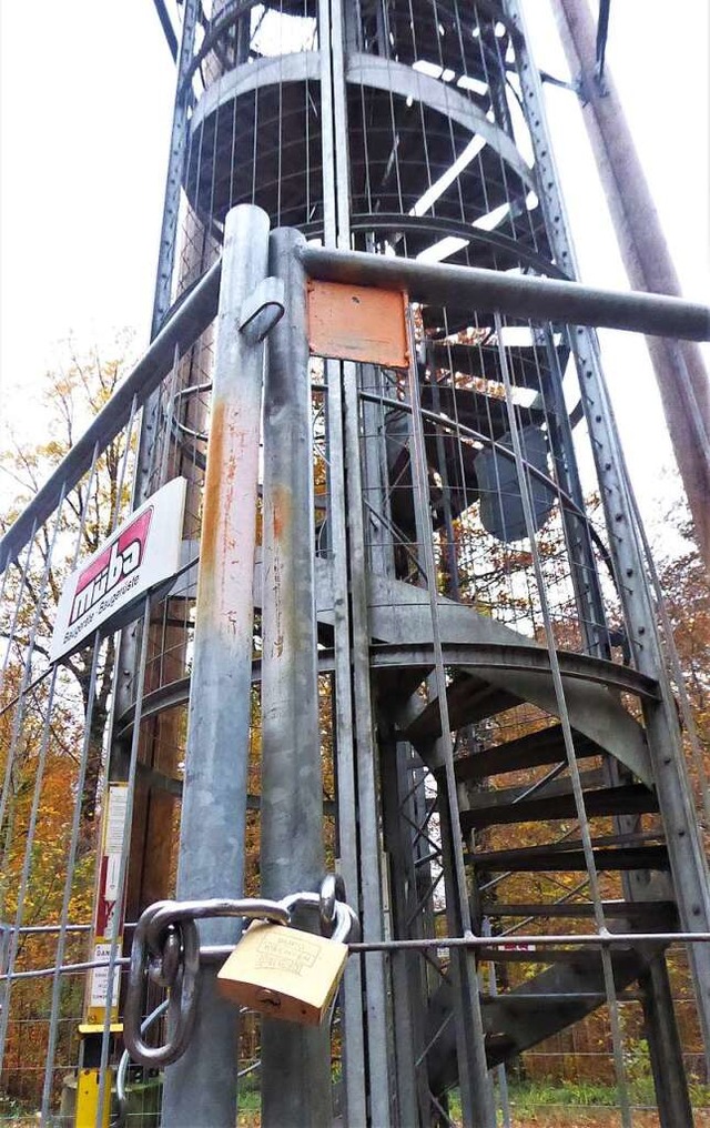 Der Eichbergturm ist seit dem 12. Juli...; und wird es wohl noch lange bleiben.  | Foto: Sylvia Jahn