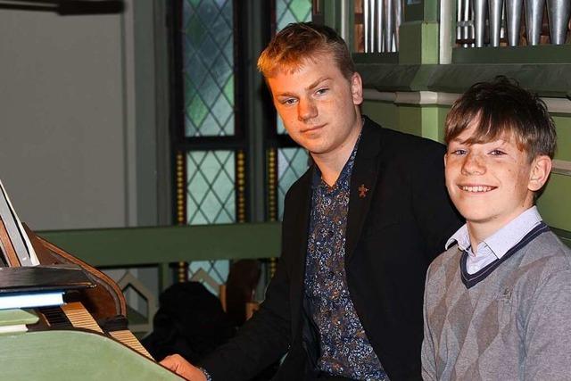 Organist und Sopransnger: Brder aus Britzingen begeistern sich fr Kirchenmusik