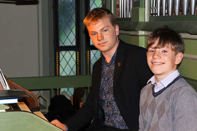 Teamwork im Kirchenraum: Cedric (links...asper Evans an der Orgel in Britzingen  | Foto: Christine Speckner