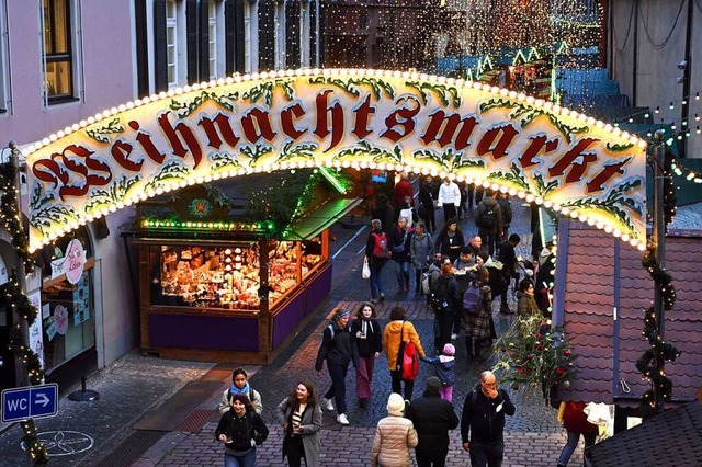 Der Freiburger Weihnachtsmarkt ist mit...r fr Handel und Gastronomie geworden.  | Foto: Thomas Kunz