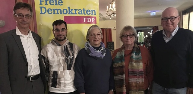 Der Vorstand der FDP Markgrflerland m... dem zweiten Vorsitzenden Thomas Rose.  | Foto: Jutta Schtz