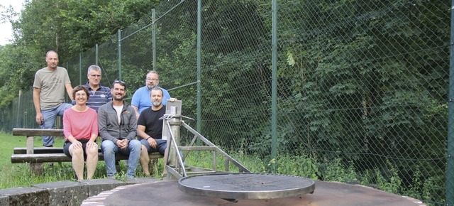 Die Grillstelle am Schmitzinger Gerte...srat bei der Besichtigung der Anlage.   | Foto:  Manfred Dinort